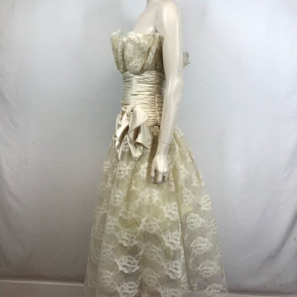 VINTAGE A.J.BARI - WOMEN 8 - IVORY LACE STRAPLESS LARGE BOW FORMAL DRESS - Picture 2 of 4